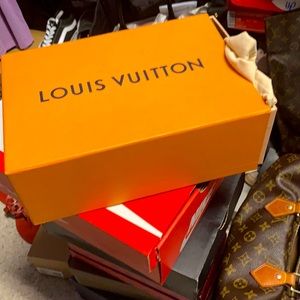 📌SOLD📌BRAND NEW IN BOX: Louis Vuitton Sandals.